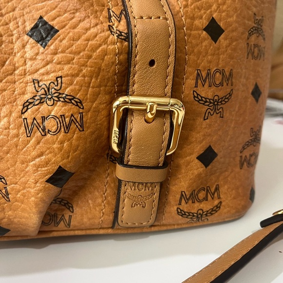 MCM COGNAC VISETOS TOTE WITH LONG STRAP. EXCELLENT CONDITION 😍 - Picture 4 of 14